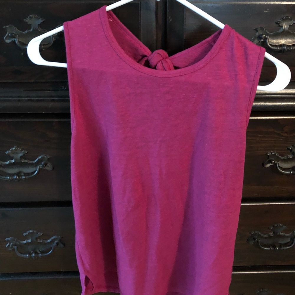 Sleeveless shirt